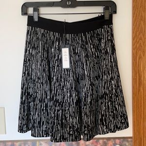 Black and white knit skirt